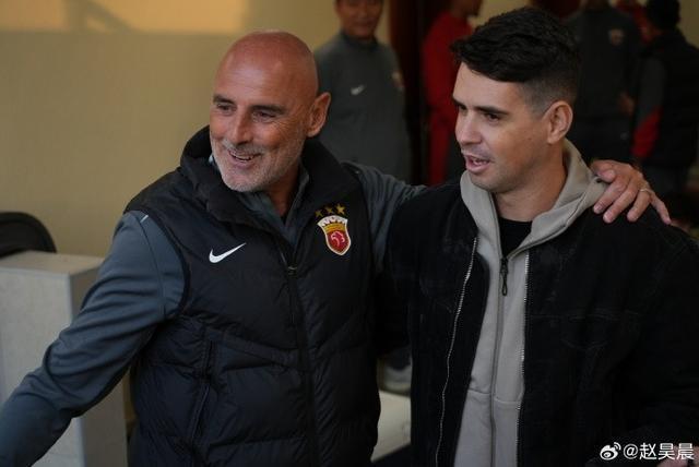 mk体育-奥斯卡在多哈探班海港，与穆斯卡特热情拥抱