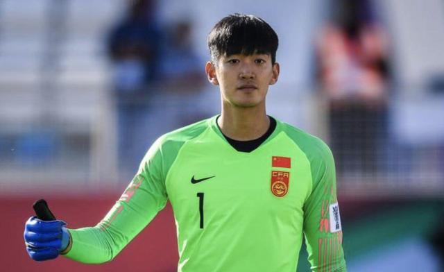 mk体育-沪媒：海港3国脚连夜返沪 参加国足集训备战40强赛