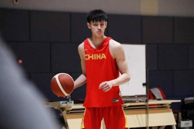 mk体育下载-18岁中国小将加入发展联盟 有望明年参加NBA选秀！