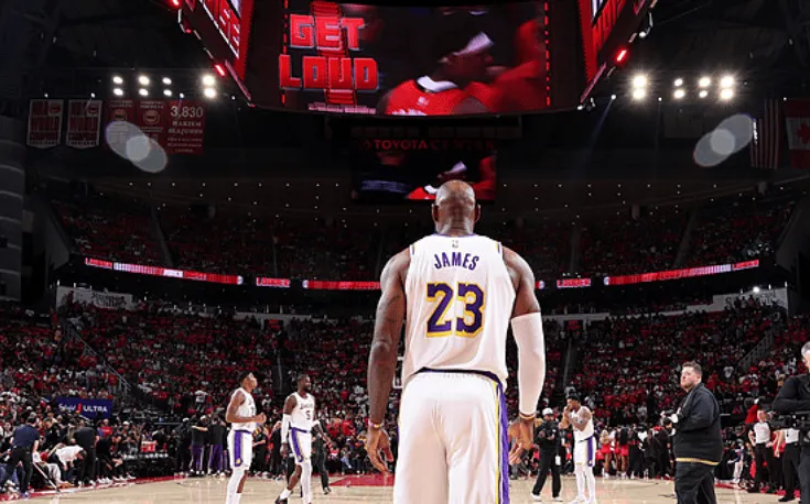 mk体育下载-手感下滑！湖人首节18中7命中率仅38.9%，三分2中0颗粒无收